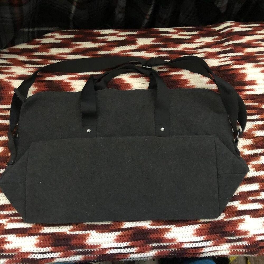 Coach Fragrance Duffle black Weekender Carry-on Gym Shoulder Hand Bag Crossbody - Picture 3 of 8